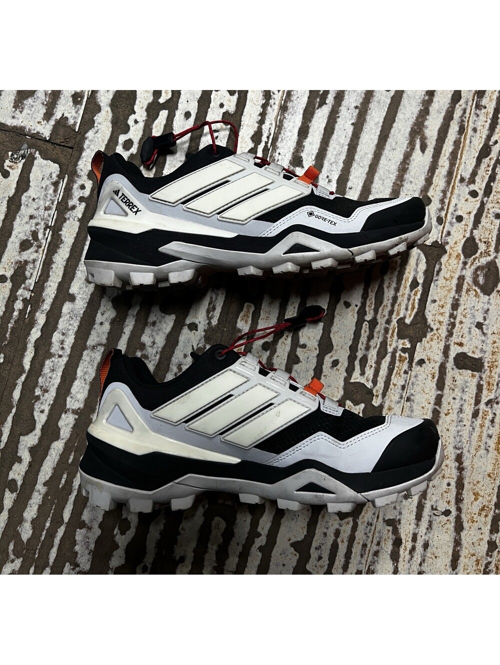 Women’s adidas Terrex Skychaser GoreTex Size 7 Hiking  Black, Off White
